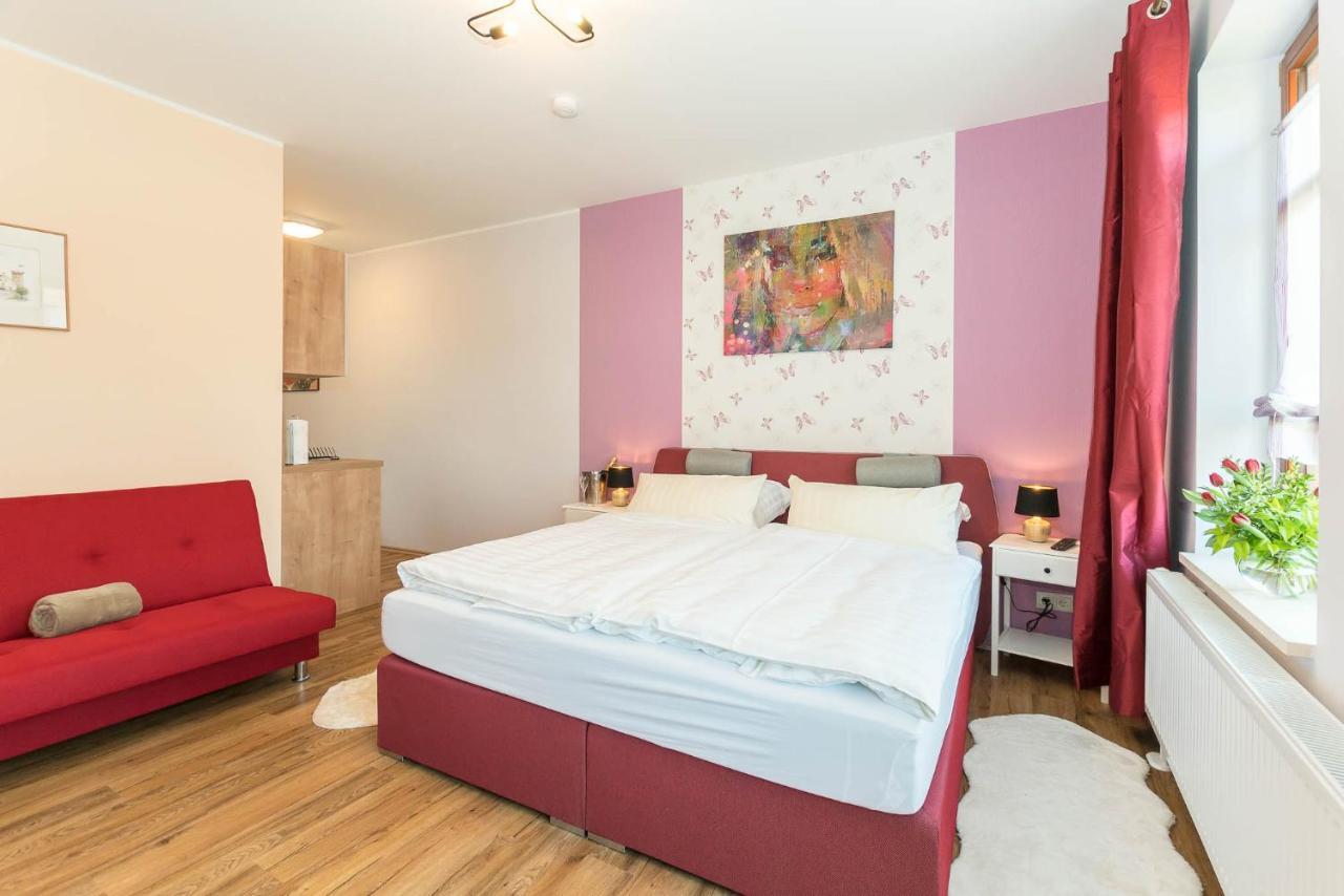 Weingut Pawis Appartements Freyburg Room photo