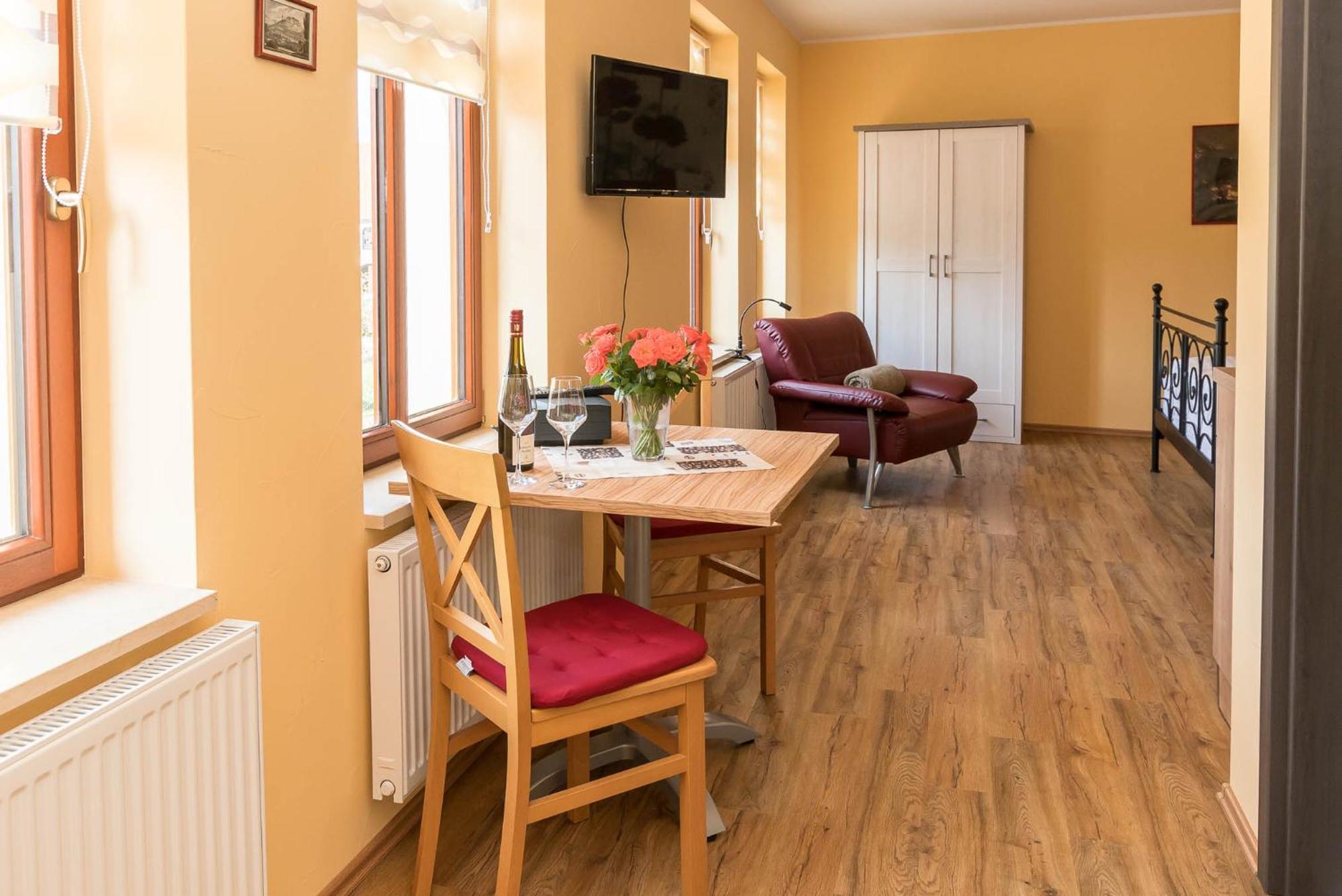 Weingut Pawis Appartements Freyburg Room photo